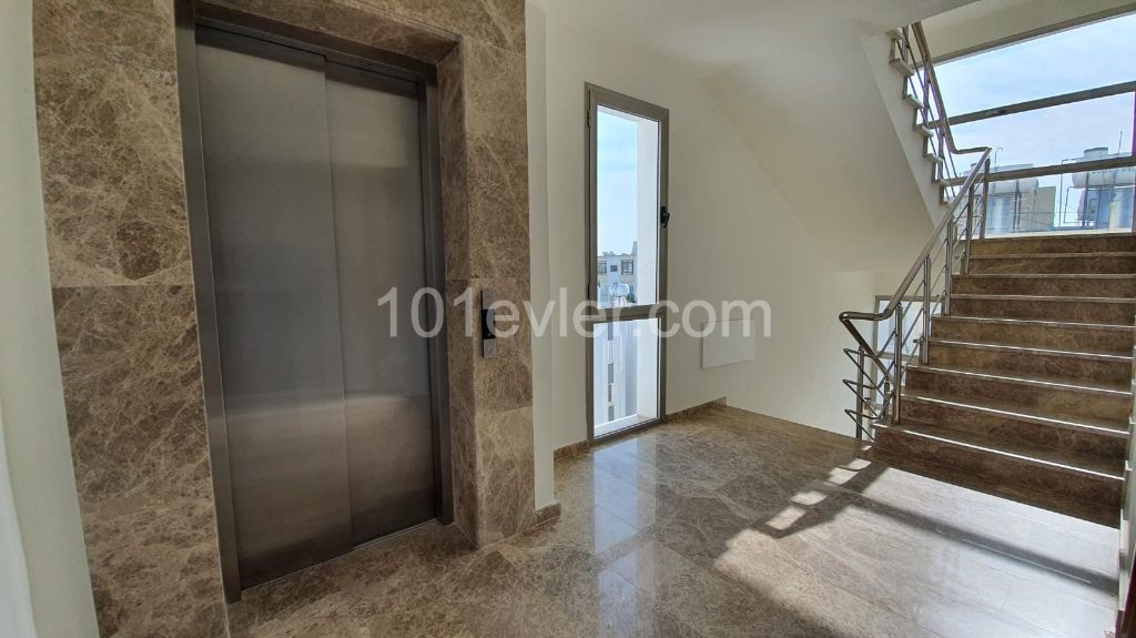 Penthouse For Sale in Küçük Kaymaklı, Nicosia