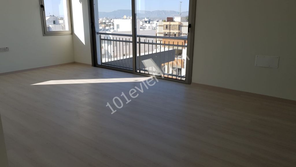 Penthouse For Sale in Küçük Kaymaklı, Nicosia