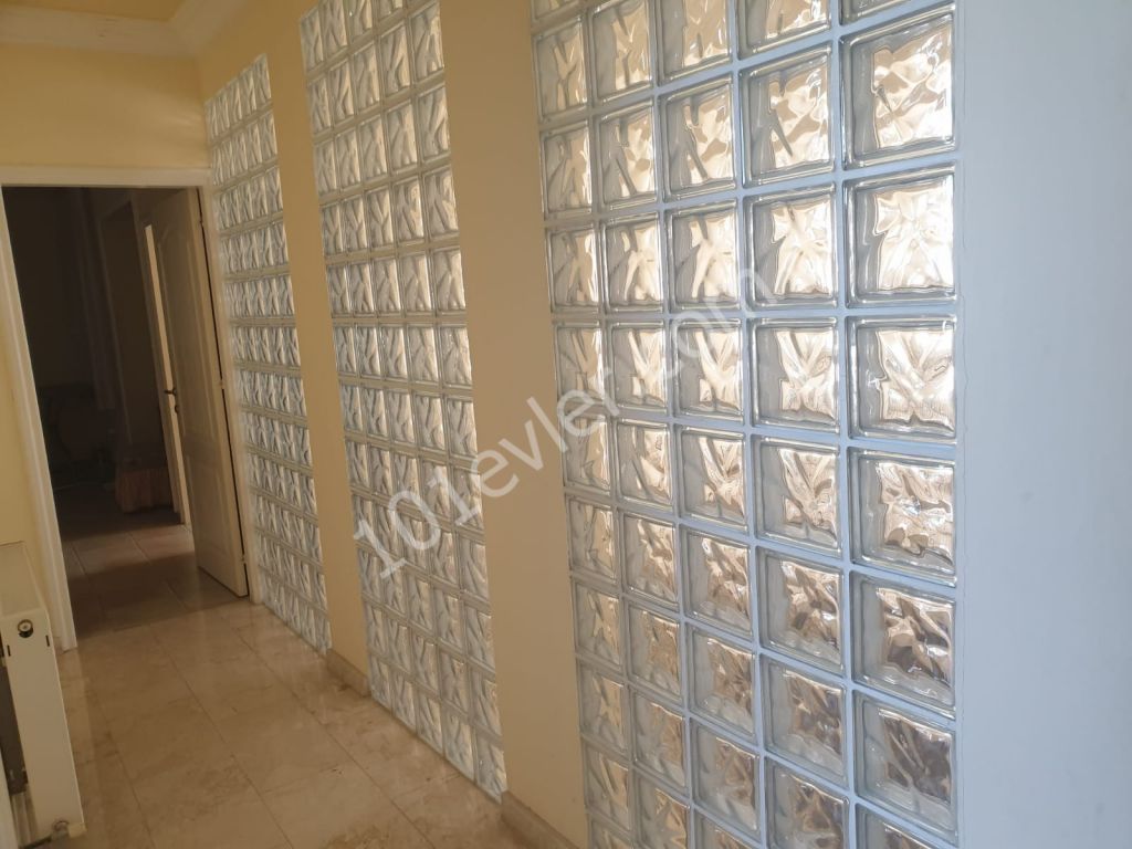 Villa For Sale in Küçük Kaymaklı, Nicosia