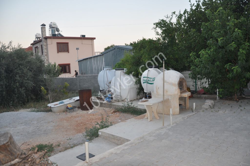 Girne Ağrıdağ Bölgesinde Satılık 3+3 Zemin Kat Daire...