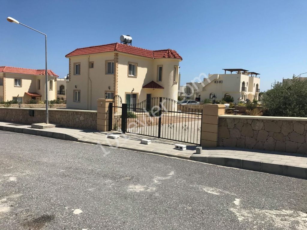 Girne Bahçeli Bölgesinde Satılık Müstakil Villa !!!