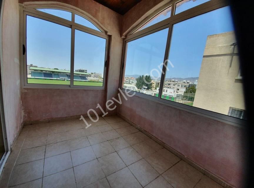 Penthouse For Sale in Küçük Kaymaklı, Nicosia