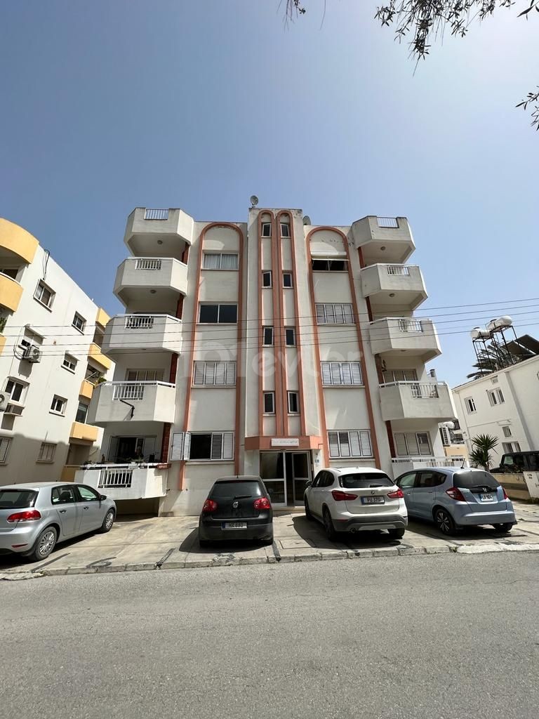 Flat for Sale in Nicosia Köşklüçiftlik Area !!! ** 