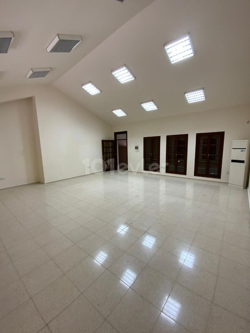 500m2 Rental Business Place in Hisarüstü Presidential District!!! ** 