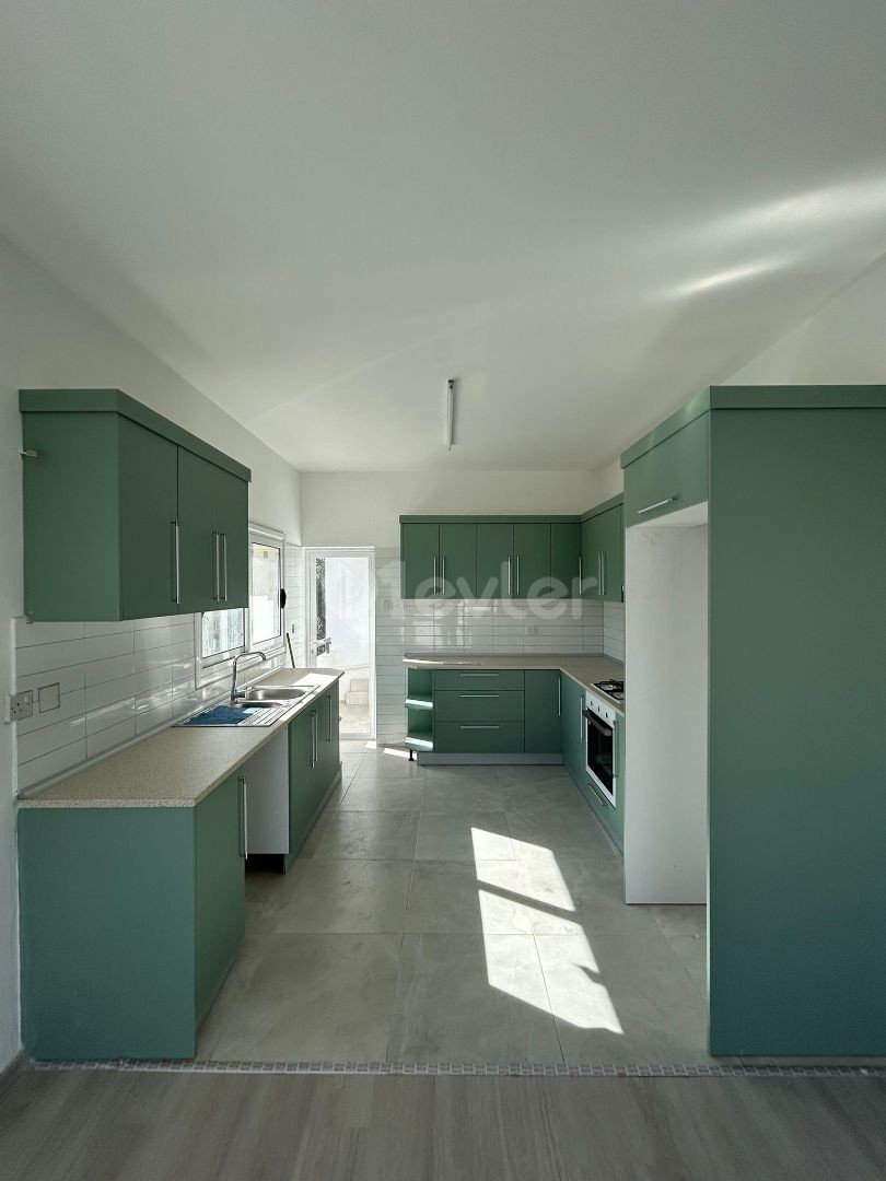 3+1 Flat for Sale in Kyrenia Zeytinlik Area!!!