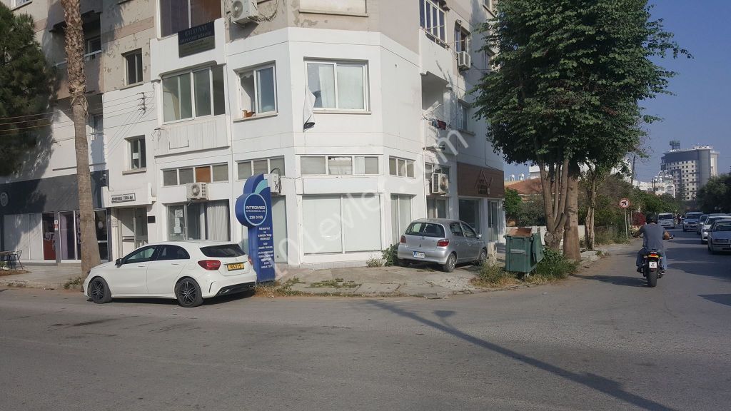 Lefkoşa Dereboyunda Kiralık Köşe Dükkan...