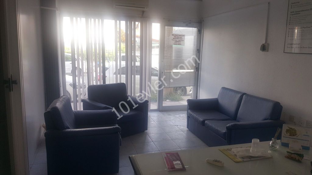 Lefkoşa Dereboyunda Kiralık Köşe Dükkan...