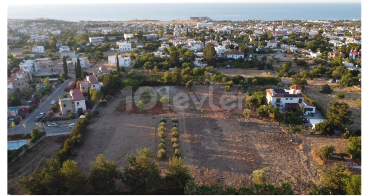 Residential Zoned Plot For Sale in Çatalköy, Kyrenia