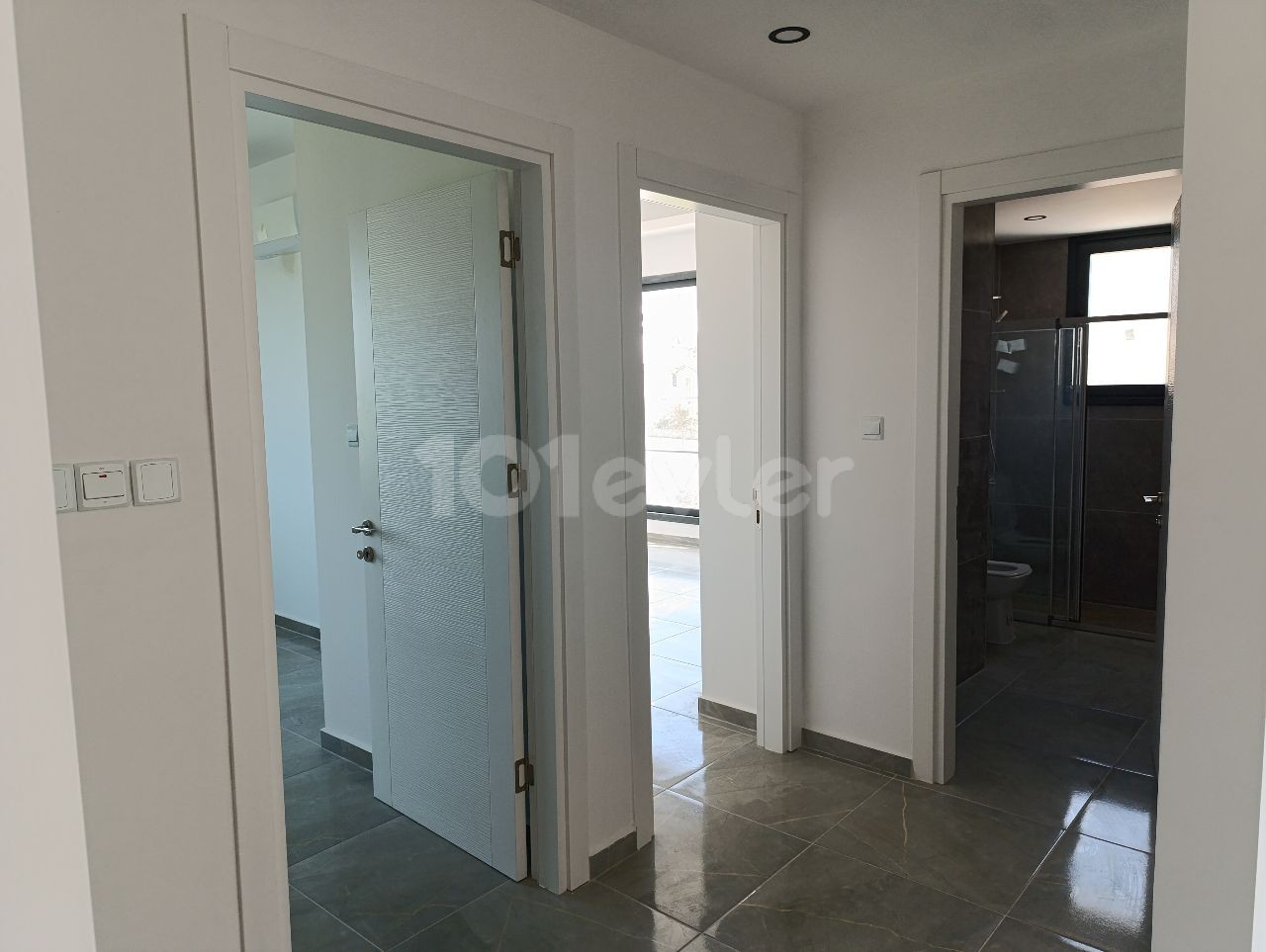 2+1 flat for rent with commercial permit on the main road in Kyrenia Çatalköy.