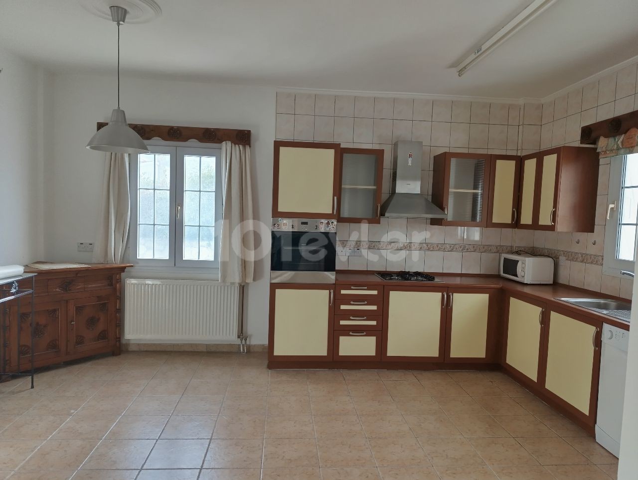 Girne Özankoy da kiralık full eşyalı 3+1 Villa.