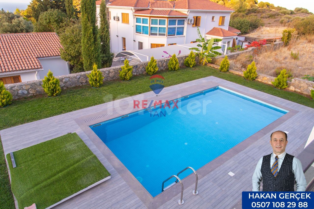 Neue, 420 m2 Villa mit Pool in Karmi, Kyrenia, Zypern ** 