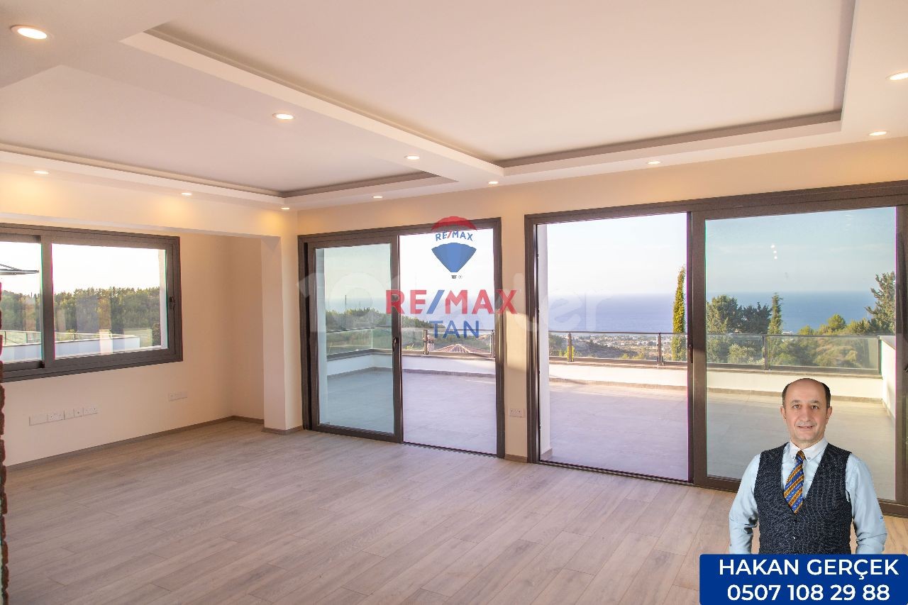 Neue, 420 m2 Villa mit Pool in Karmi, Kyrenia, Zypern ** 