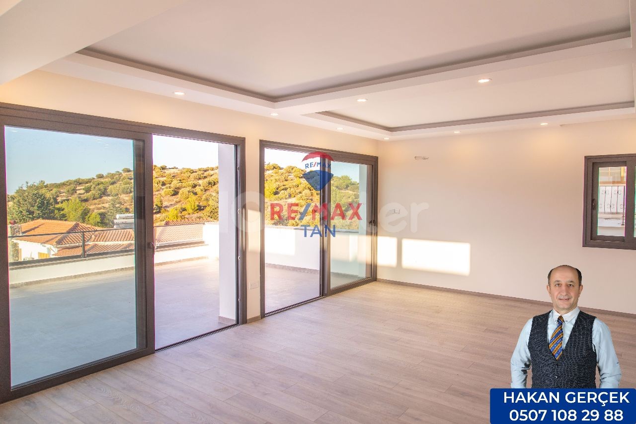 Neue, 420 m2 Villa mit Pool in Karmi, Kyrenia, Zypern ** 