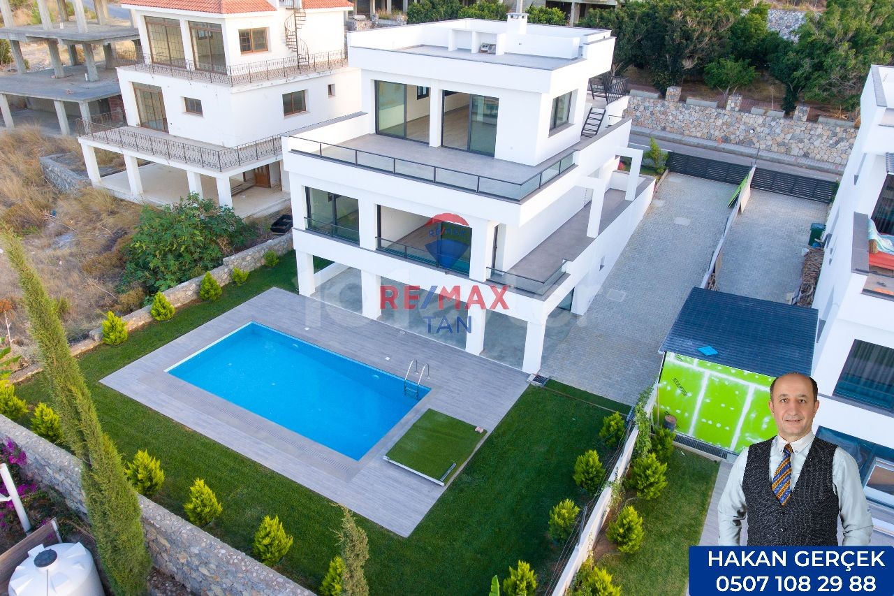 Neue, 420 m2 Villa mit Pool in Karmi, Kyrenia, Zypern ** 