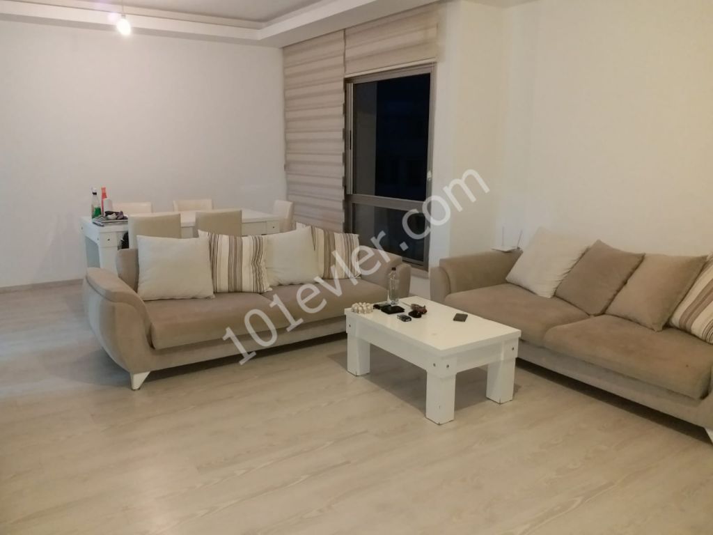 GİRNE MERKEZ'DE KAŞGAR COURT'TA KIRALIK  3+1 FULL EŞYALI DAİRE. 3350 TL. . 