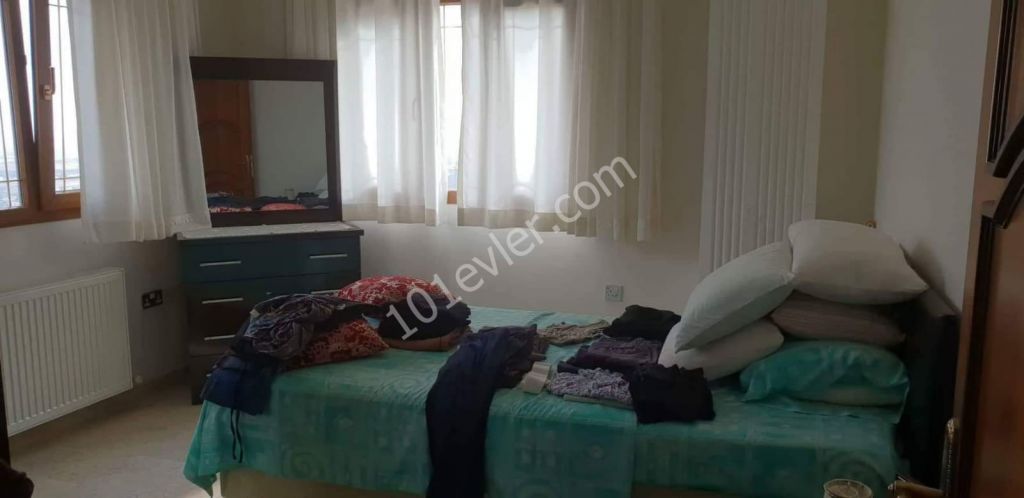 KKTC GIRNE BOGAZ'DA 30 DÖNÜM ARAZI ICERISINDE LUX VILLA.TURK KOCANLI. 1300000 STG