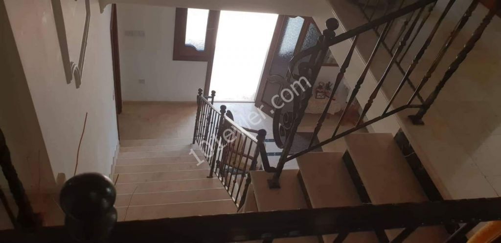 KKTC GIRNE BOGAZ'DA 30 DÖNÜM ARAZI ICERISINDE LUX VILLA.TURK KOCANLI. 1300000 STG