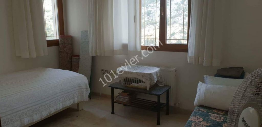 KKTC GIRNE BOGAZ'DA 30 DÖNÜM ARAZI ICERISINDE LUX VILLA.TURK KOCANLI. 1300000 STG