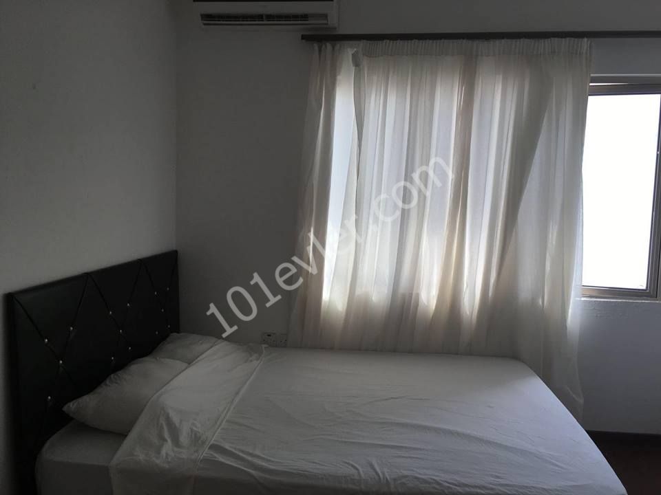 Girnenin en merkezi olan, havuzlu, her yere 1-2 dakika yürüme mesafesi ve ana yol ile otobüs durkalarının yanı başındaki rix abaras sitesinde kiralık 2+1 full eşyalı daire 400STG + 40 stg aidat...  05338376242