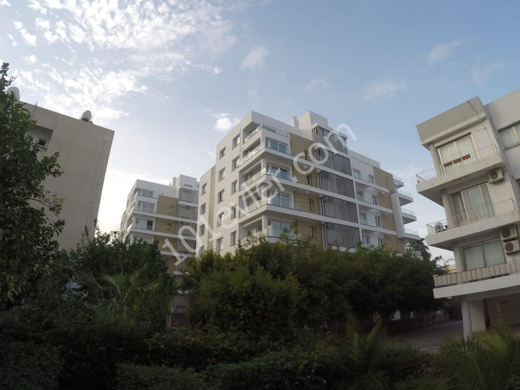 1+1 apartment for sale with high rental yield in a zero-lift building near the Rixias site in Kyrenia Central TEL: 05338445618 ** 