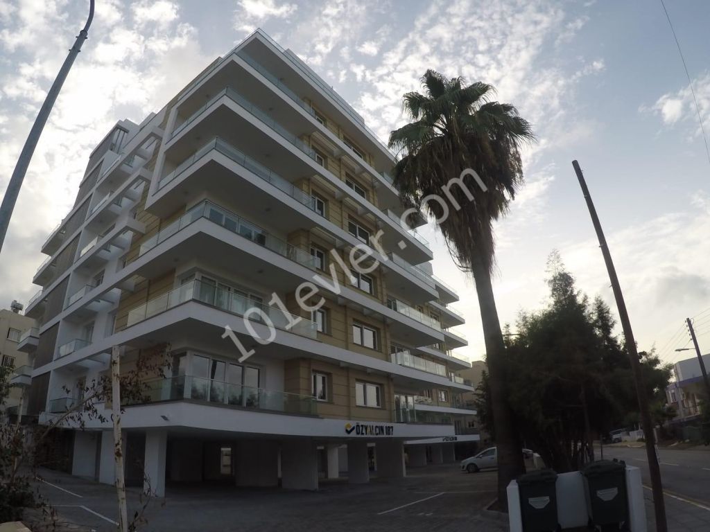 1+1 apartment for sale with high rental yield in a zero-lift building near the Rixias site in Kyrenia Central TEL: 05338445618 ** 