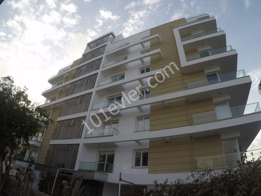 1+1 apartment for sale with high rental yield in a zero-lift building near the Rixias site in Kyrenia Central TEL: 05338445618 ** 