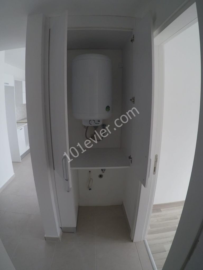 1+1 Wohnung zum Verkauf mit hoher Miete in einem Gebäude mit null Aufzug in der Nähe von Kyrenia Zentrum De Ri Llogara Website TEL: 05338445618 ** 