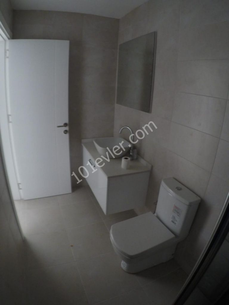 1+1 Wohnung zum Verkauf mit hoher Miete in einem Gebäude mit null Aufzug in der Nähe von Kyrenia Zentrum De Ri Llogara Website TEL: 05338445618 ** 