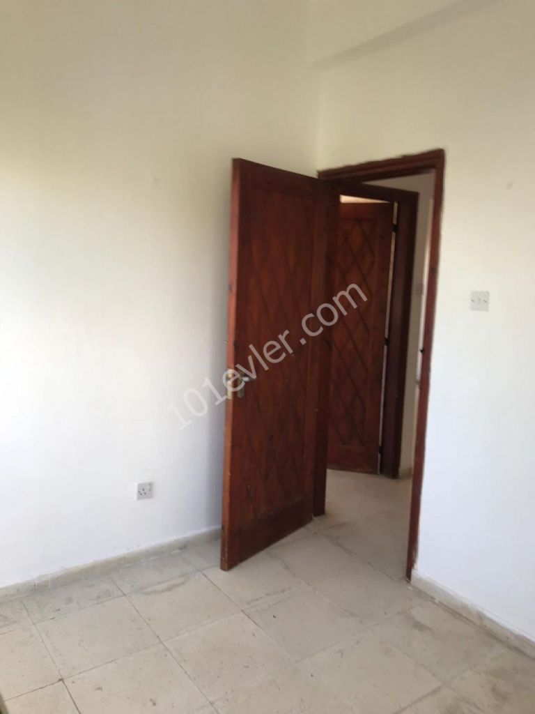 Flat To Rent in Alsancak, Kyrenia