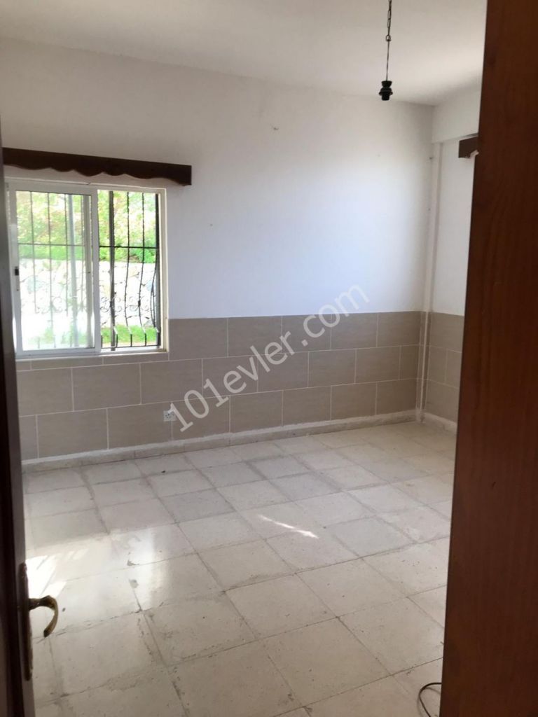 Flat To Rent in Alsancak, Kyrenia