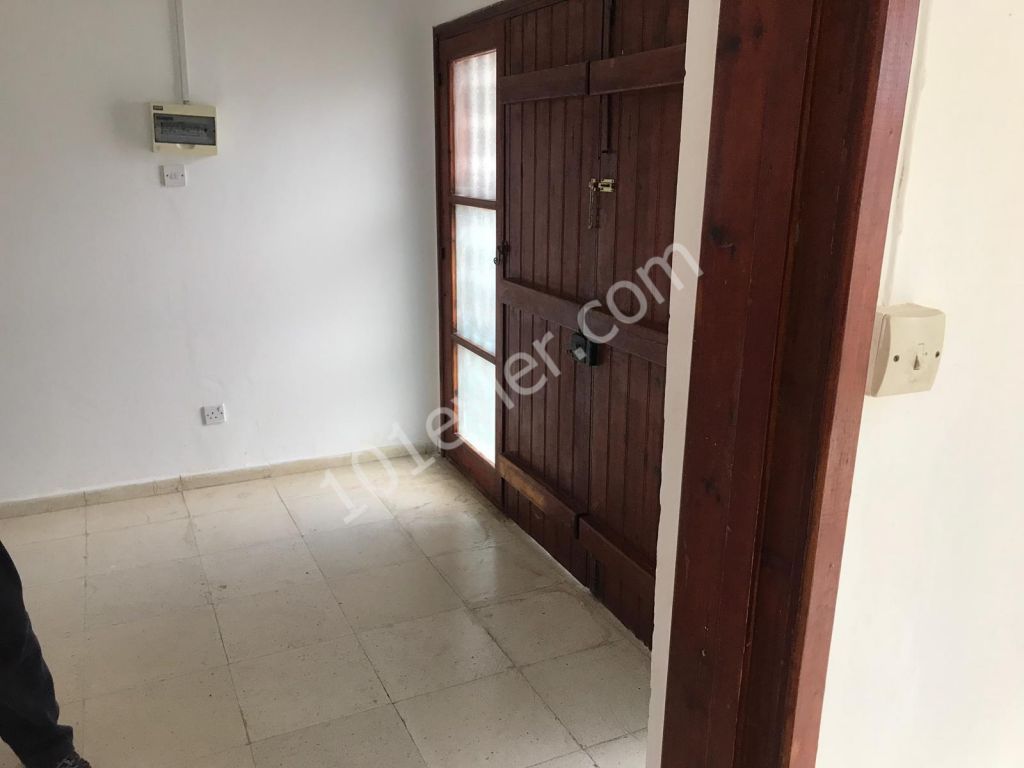 Flat To Rent in Alsancak, Kyrenia