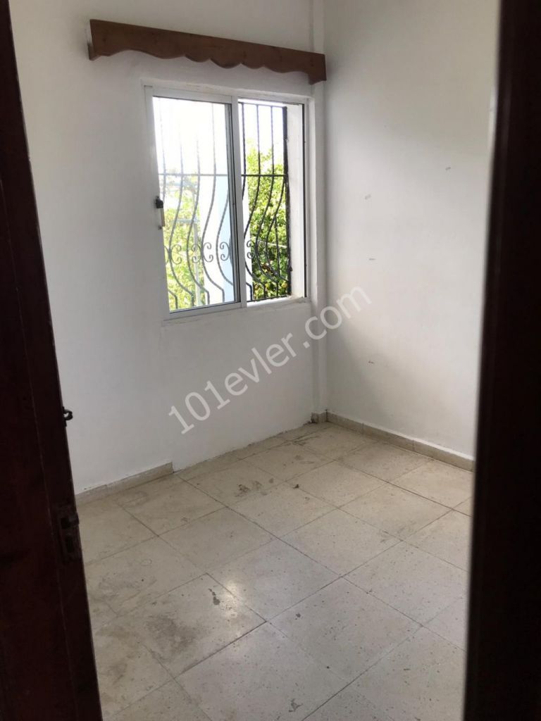 Flat To Rent in Alsancak, Kyrenia