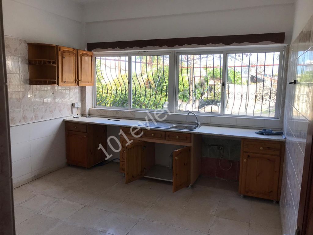 Flat To Rent in Alsancak, Kyrenia