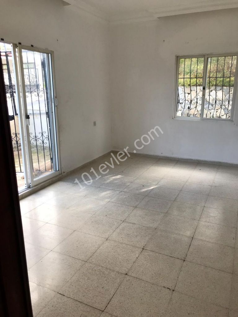 Flat To Rent in Alsancak, Kyrenia