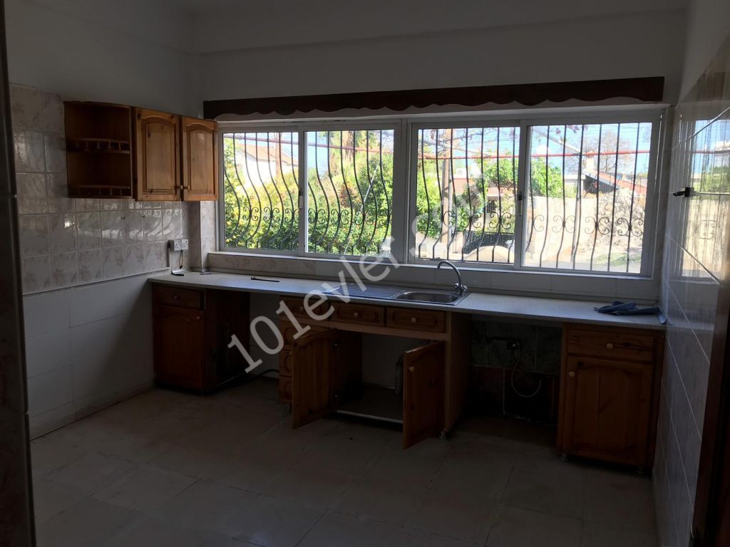 Flat To Rent in Alsancak, Kyrenia