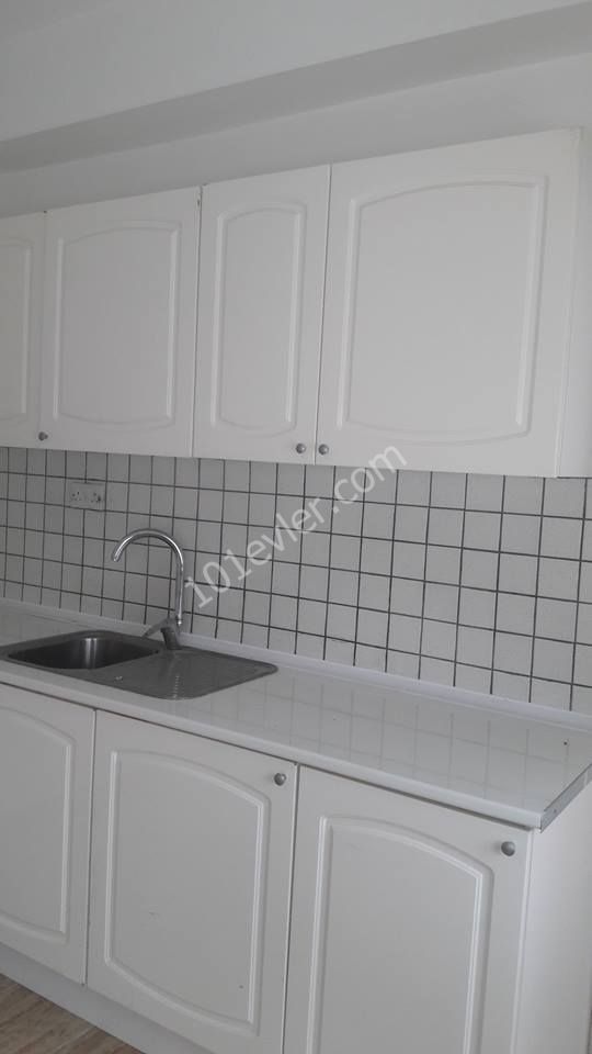 Çatalköy'de 6+2 geniş odaları huzurlu mevkiisi şöminesi merkezi ısıtmalı ve deniz manzarası olan bu villamız kapılarını sizlere açmıştır. 05338445618