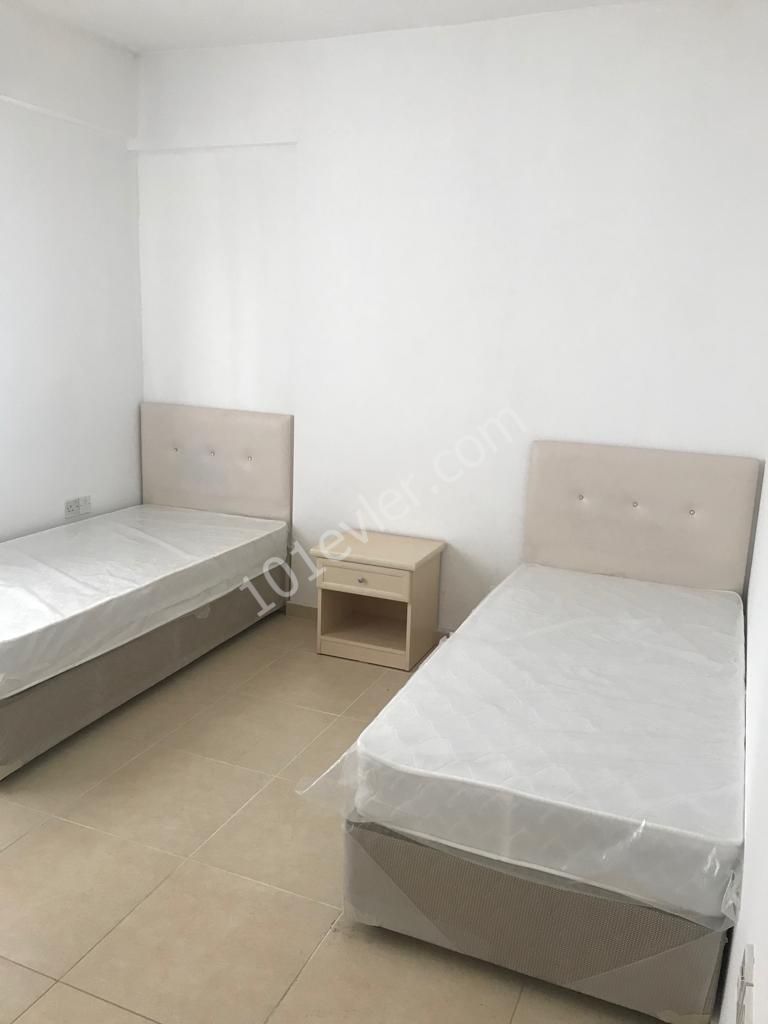 Lefkoşa Yenikent merkezde Gönyeli belediyesi yanında Yakın Doğu Üniversitesi'ne yürüme mesafesinde aylık ödemeli apartman dairesi 2000TL. 05338445618