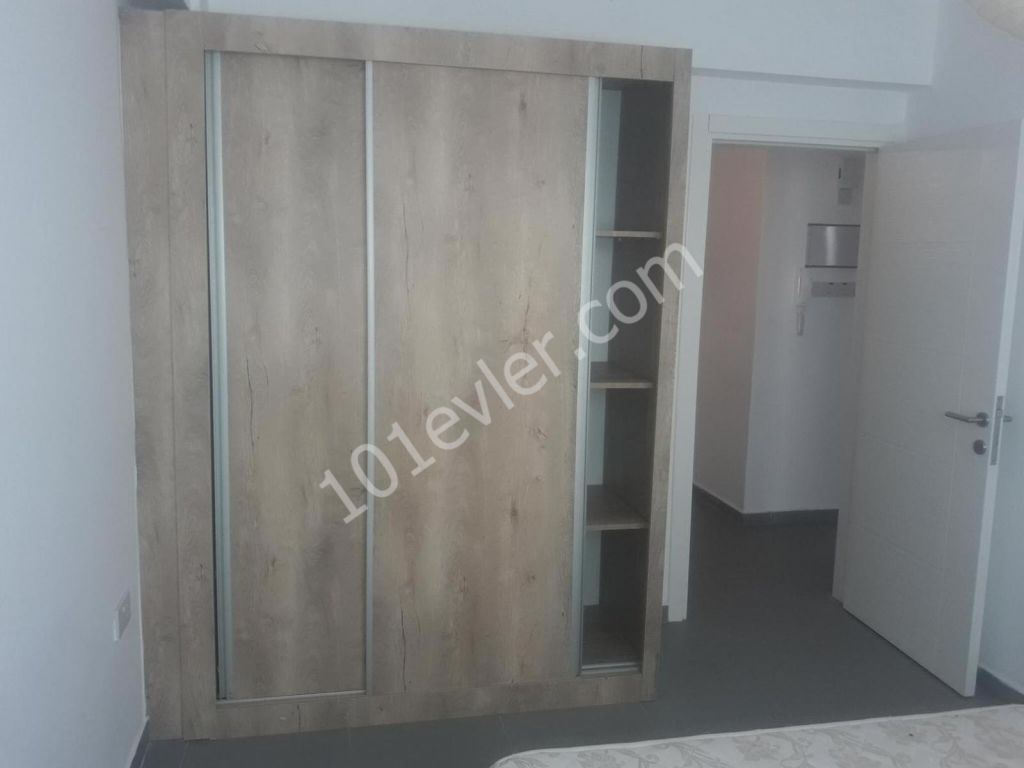 Girne Merkez'de Öğretmenler Evi civarında yeni bina 1+1 kiralık apartman dairesi 2300 TL. 05338376242