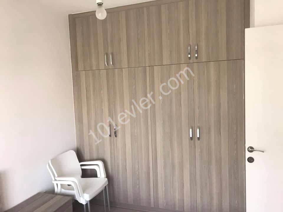 Girne Merkez'de 2+1 kiralık yeni apartman dairesi. 05338445618