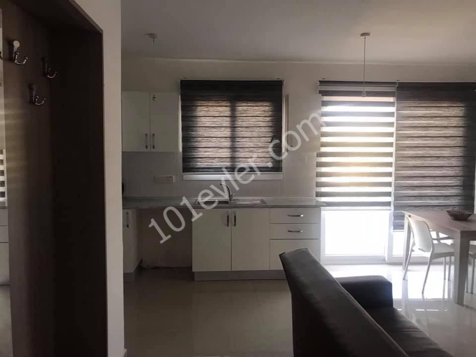 Girne Merkez'de 2+1 kiralık yeni apartman dairesi. 05338445618