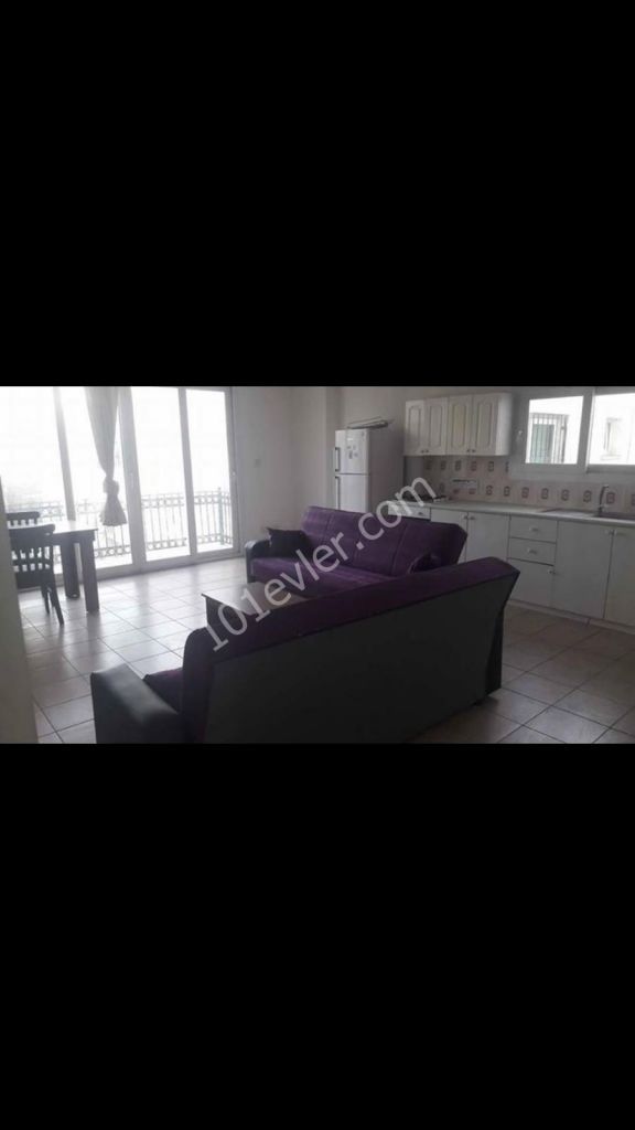 Girne Merkez'de Koton Mağazı üstünde kiralık 2+1 daire.05338376242