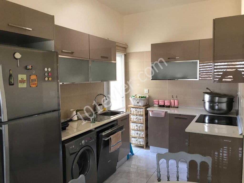 Alsancak'ta yaşam kalitesi yüksek komplex Escape Homes'ta kiralık 2+1 deniz manzaralı daire.2750 TL aidat içindedir.05338445618