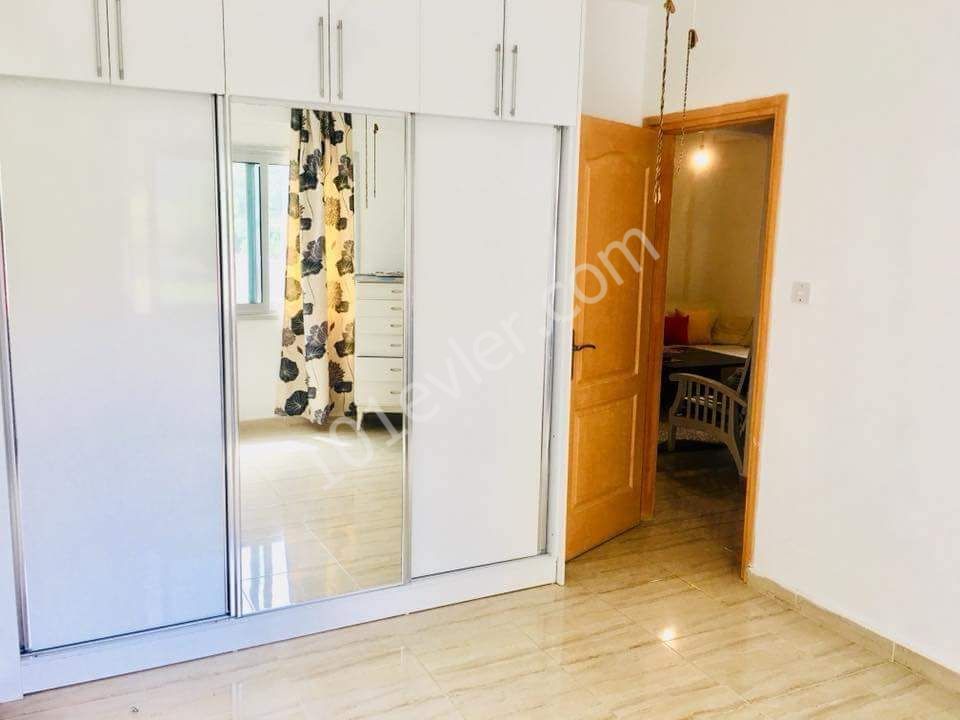 Girne Merkez'de Türk Mahallesinde full lüx modern eşyalı kiralık  2+1 daire. 05338445618