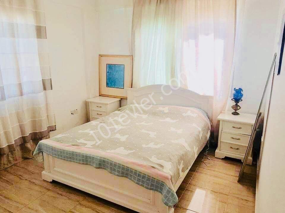 Girne Merkez'de Türk Mahallesinde full lüx modern eşyalı kiralık  2+1 daire. 05338445618