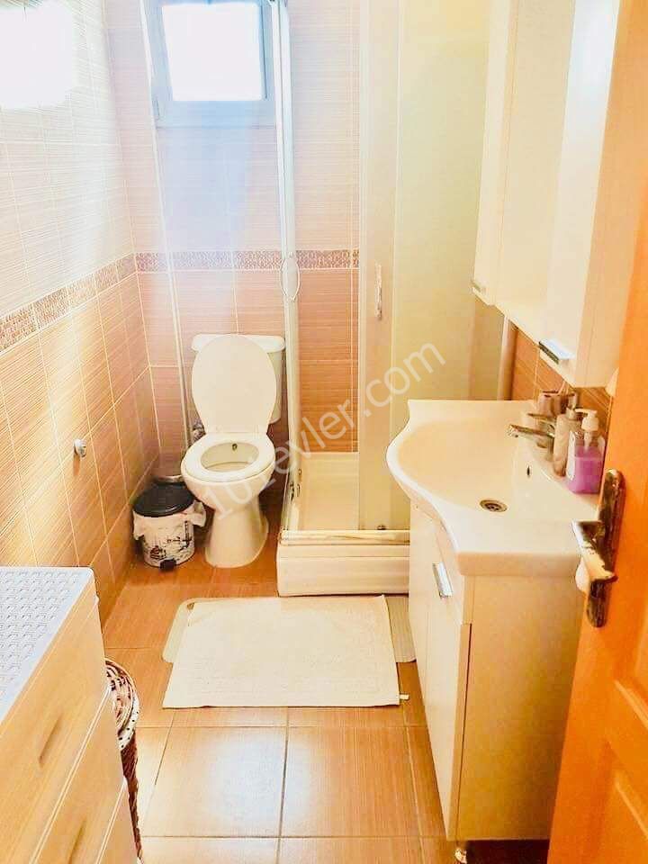 Girne Merkez'de Türk Mahallesinde full lüx modern eşyalı kiralık  2+1 daire. 05338445618