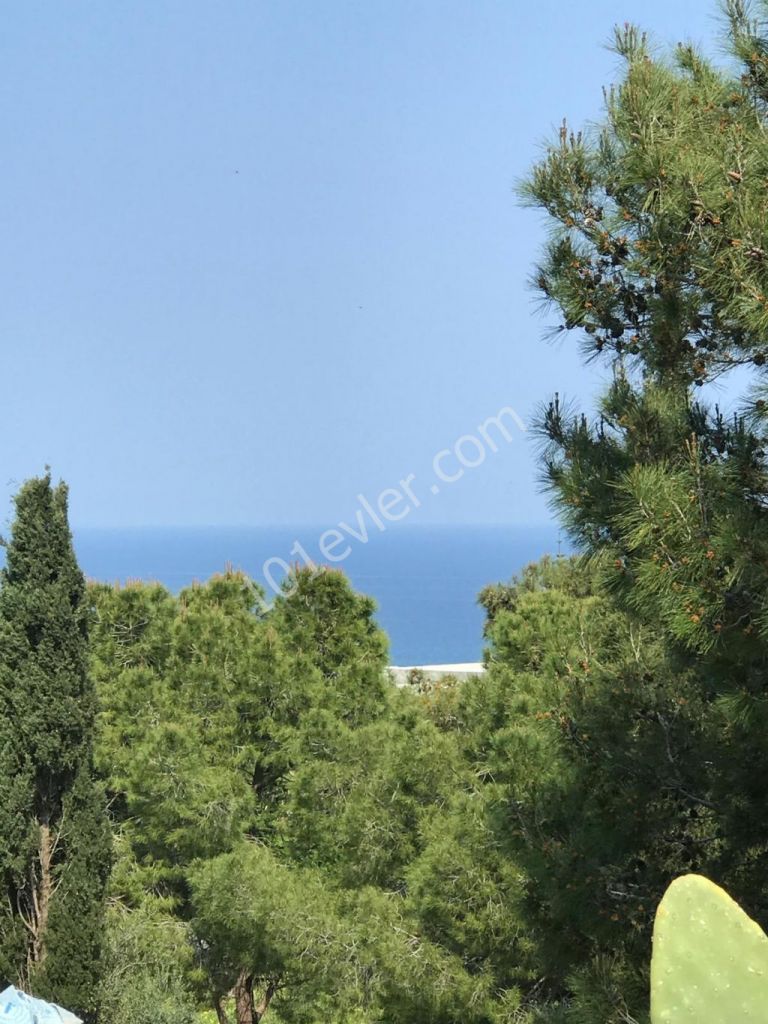 Girne Edremit'te havuzlu site içerisinde kiralık 2+1 apartman dairesi 300 STG.05338376242