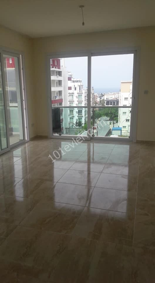 Girne Merkez'de satılık 3+1 130mt2 balkonlu Türk Koçanlı daire. 05338445618