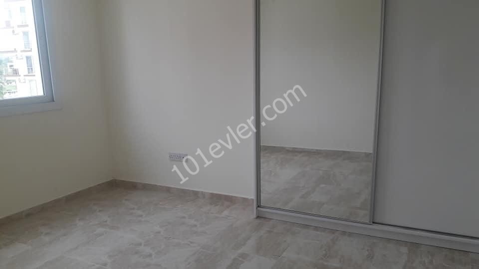 Girne Merkez'de satılık 3+1 130mt2 balkonlu Türk Koçanlı daire. 05338445618