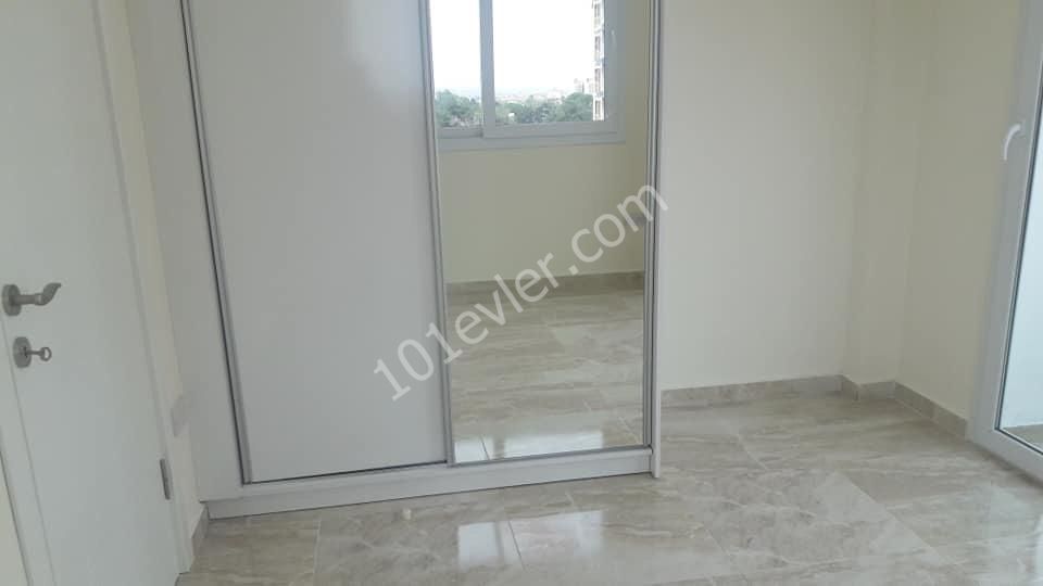 Girne Merkez'de satılık 3+1 130mt2 balkonlu Türk Koçanlı daire. 05338445618