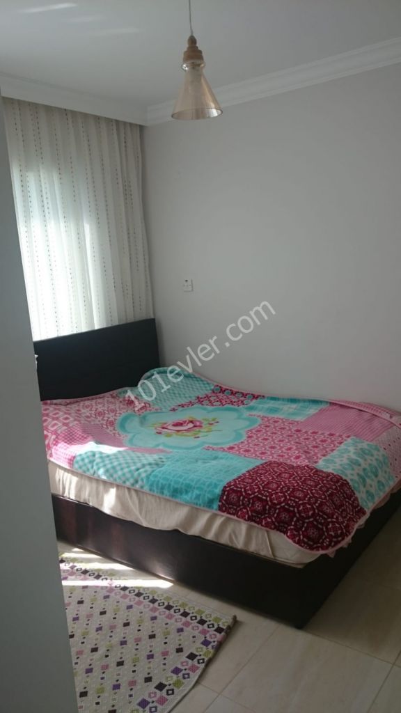 Girne Merkez'de Aslanlı Villa yakınında TEK DEPOZİTOLU kiralık 2+1 apartman dairesi.05338376242